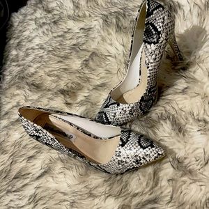 Great condition size 10 snake skin heels. Only wore a handful of times.